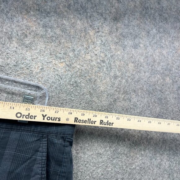 Greg Norman Shorts Mens 34 Gray Plaid Cotton Cargo Golf Tasso Elba Performance - Picture 3 of 10